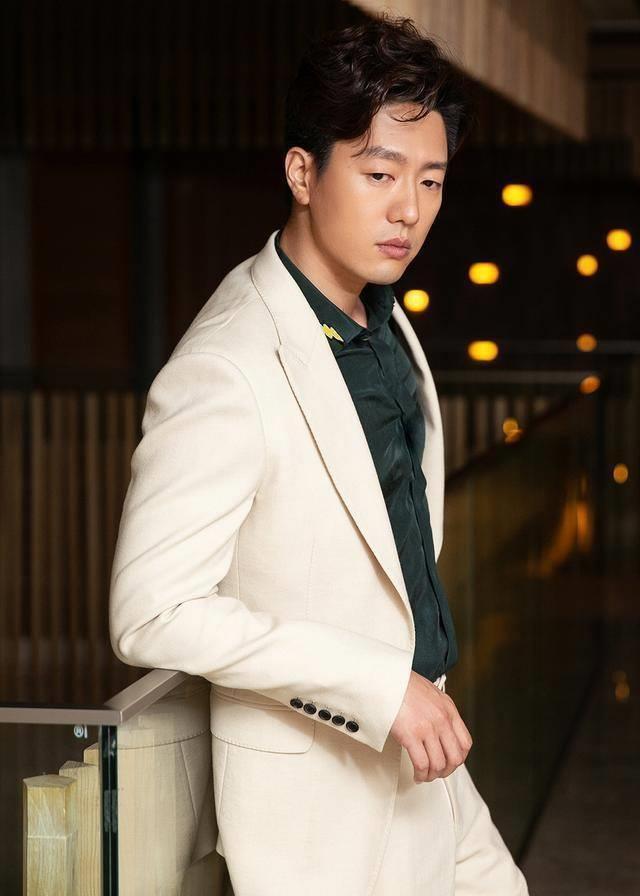 凌潇肃被追着打?