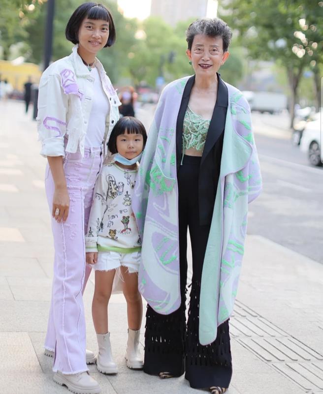 衣服比90后还潮流,真的很养眼_女性_身材_线条