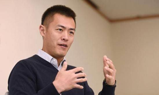 刘銮雄长子被曝遭女主播分手,被嘲子不如父,网友道出被甩原因_刘鸣炜