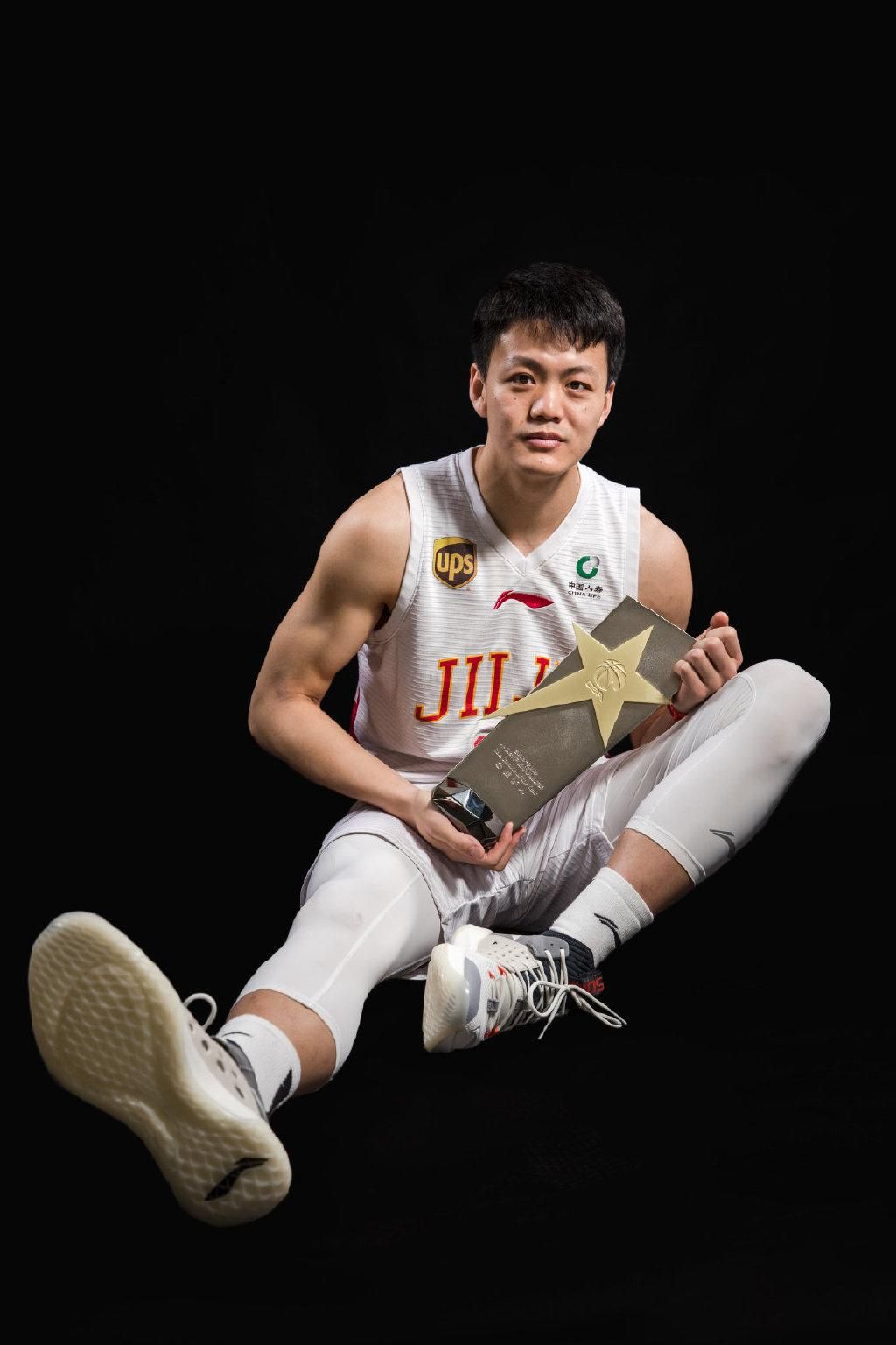 2019年,北控在选秀大会中挑中了来自北大中锋的王少杰,拜师于马布里.