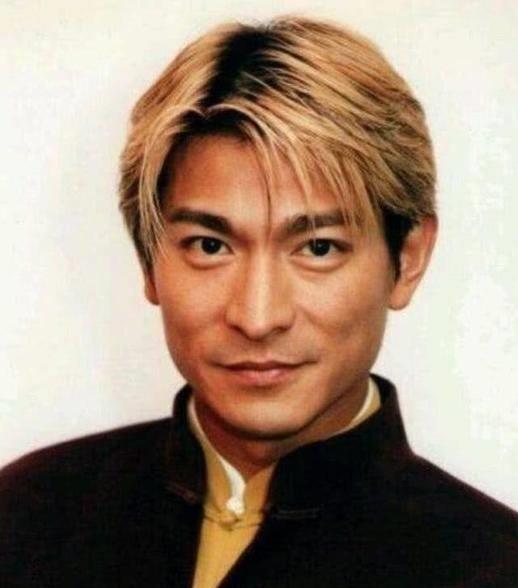 刘德华出道四十年,哪一年是他的颜值巅峰?