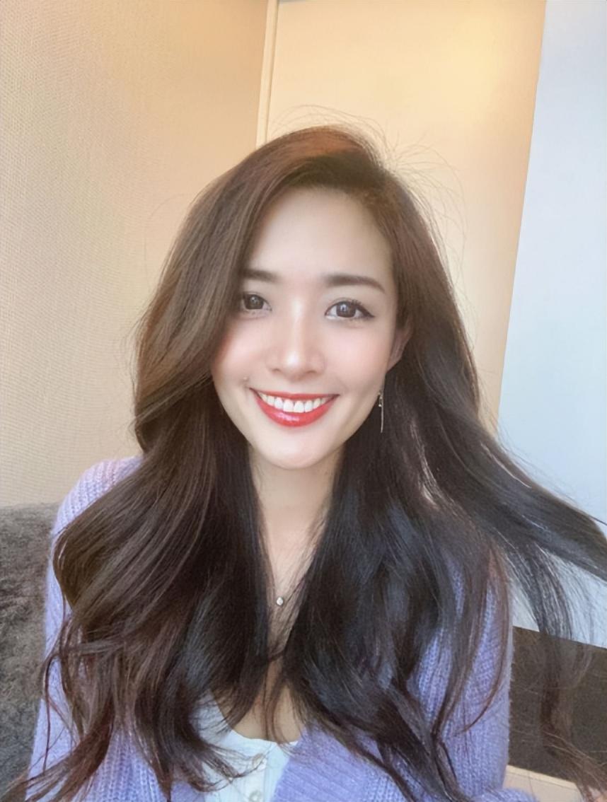 而这位遭遇分手的"他人"就是张茆,在事情曝光后,她面临着全城指责.