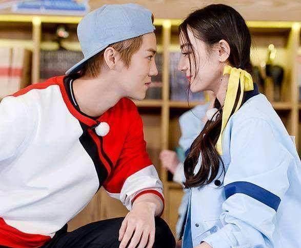 鹿晗关晓彤先后出发录制跑男,网友表示还好热巴不参加了_cp_时候_恋情