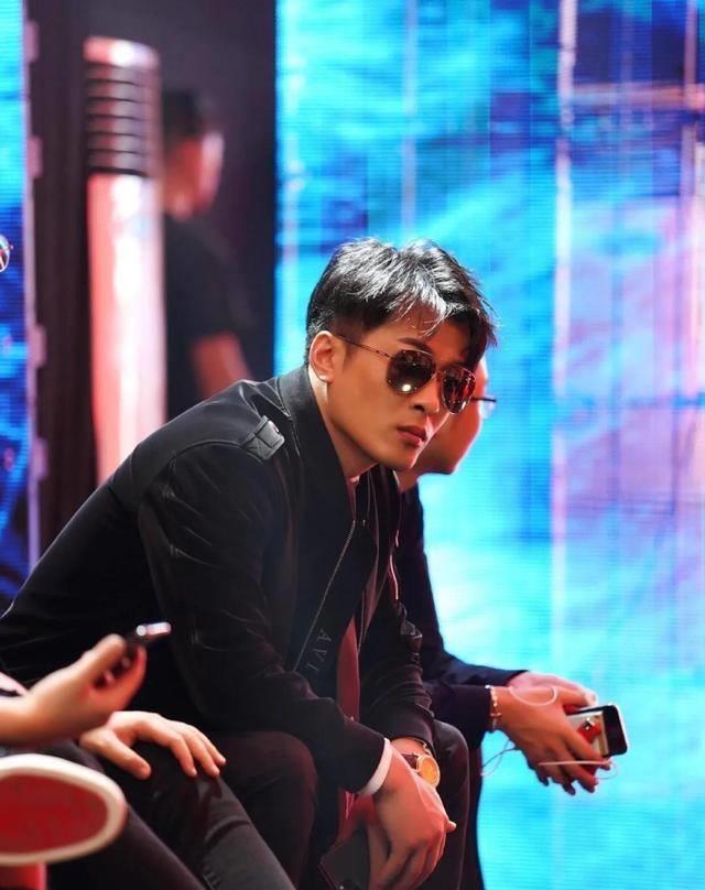 最大的可能就是丁老五的带头大哥散打哥已经和辛巴和好了,昨天丁老五