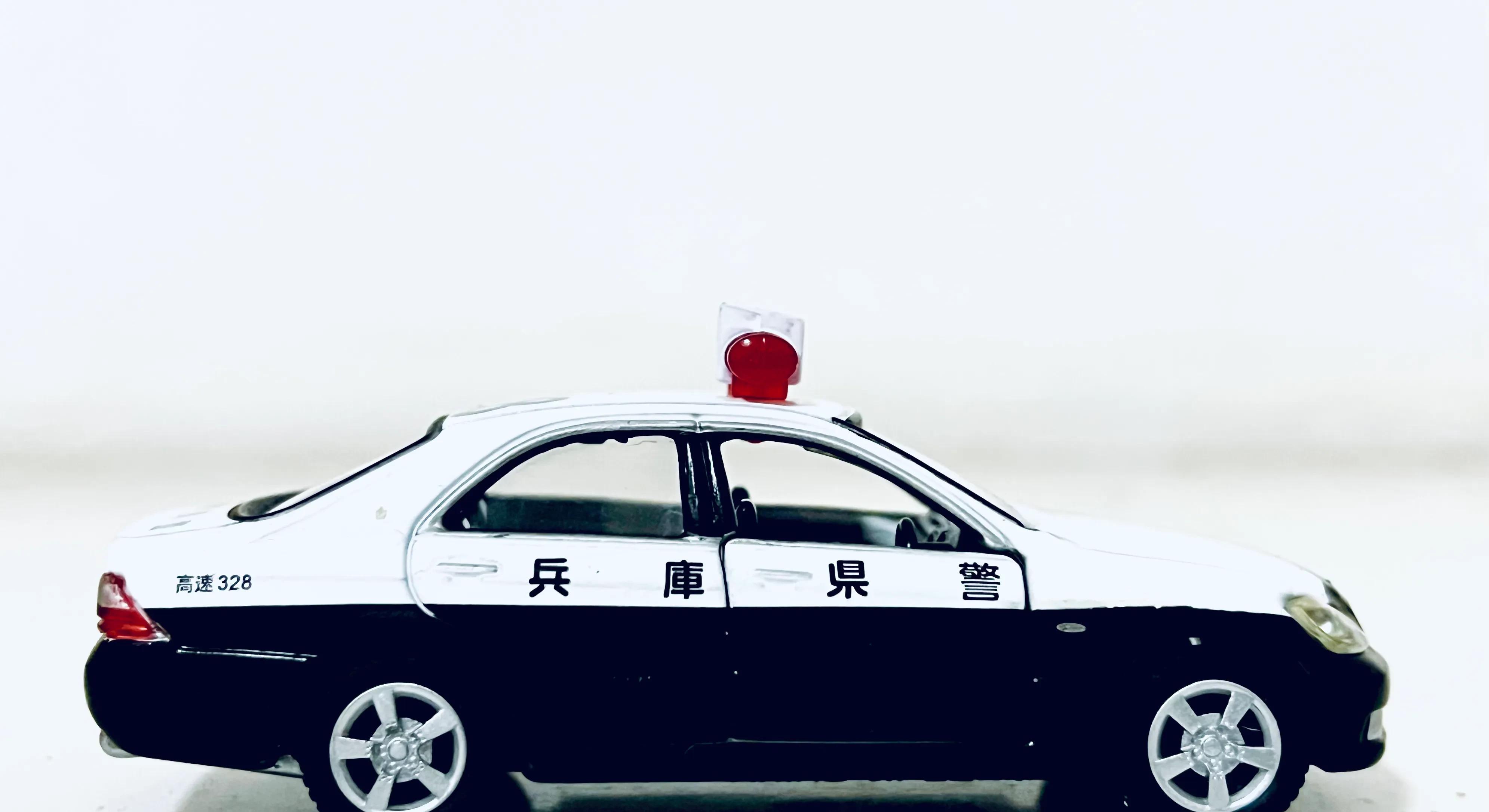 东瀛警队系列|tomica tl高速队ll 丰田皇冠十二代兵库县警车_搜狐汽车