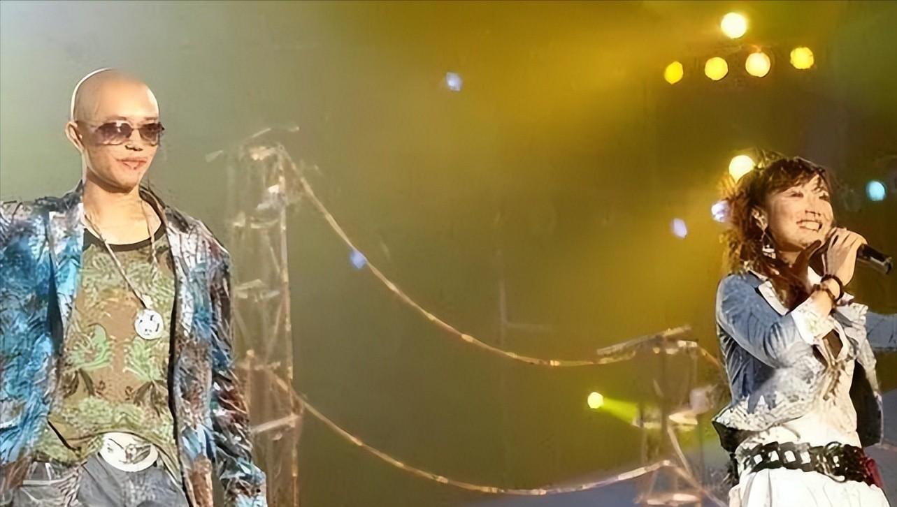 这一次,"土到极致"的凤凰传奇,已经走上了另一条道路_曾毅_组合_演出