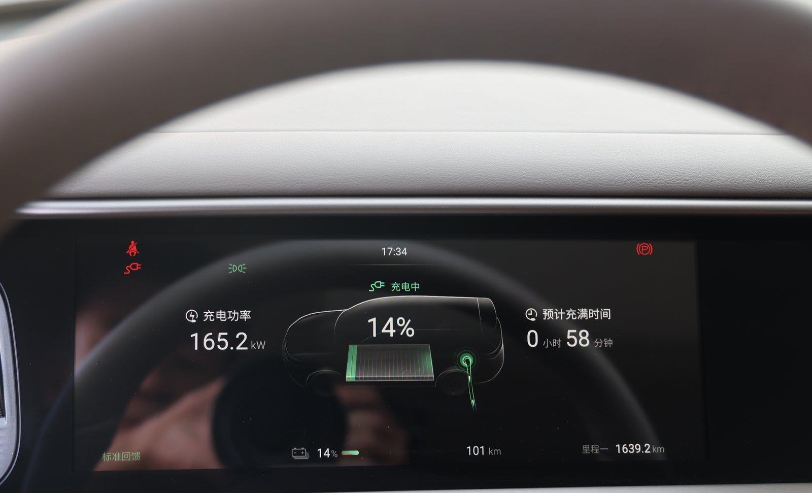 双枪充电此前多用于商业客车上,如比亚迪的k8大巴就是采用这样的技术