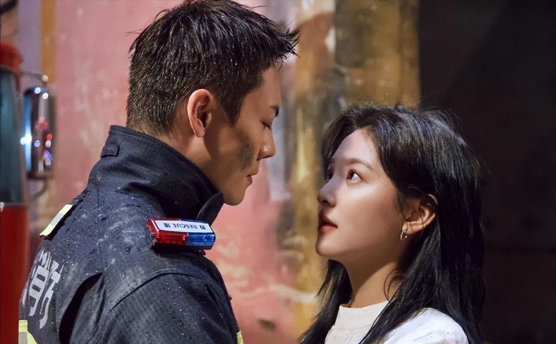 看了陈伟霆新剧,我庆幸国产剧不再被恋爱脑"绑架",怪不得能火_靳时川