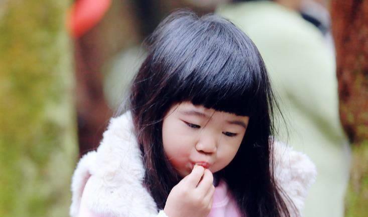 曹格女儿近照美到认不出,网友:气质也变化好大_姐姐_grace_孩子