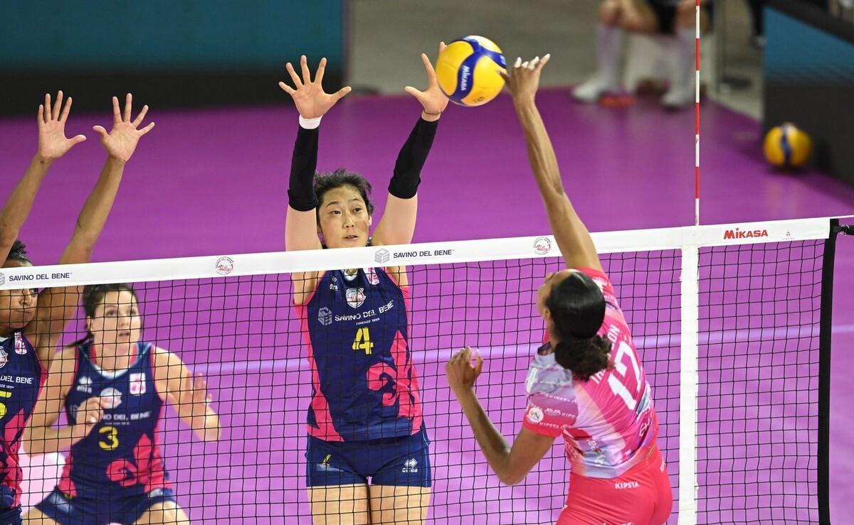 中国女排抵达香港遭遇尴尬,会长豪言被打脸!_比赛_球员_球迷