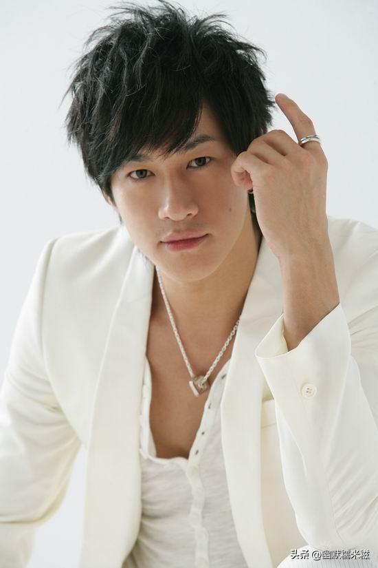 何润东47岁长这样!惊艳网友:以为是陈小春_状态_现状_大陆