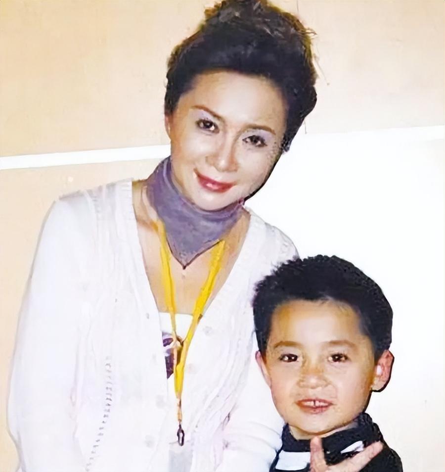 《泰囧》编剧丁丁,是母亲蔡明的骄傲,同时也是她的"心头大患"_丁秋星