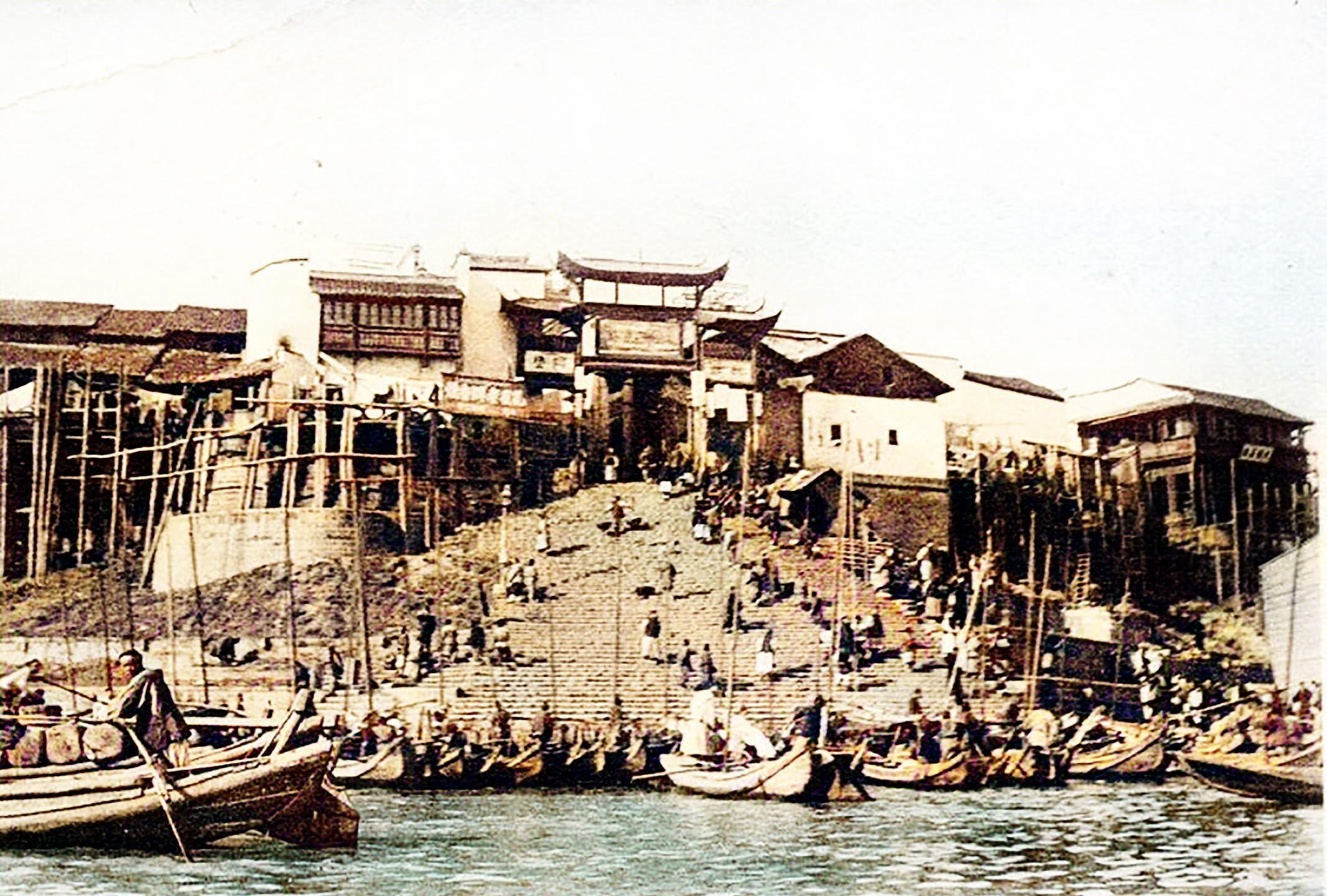 清末时期的汉口,江汉关不是现在的样子,江汉路边都