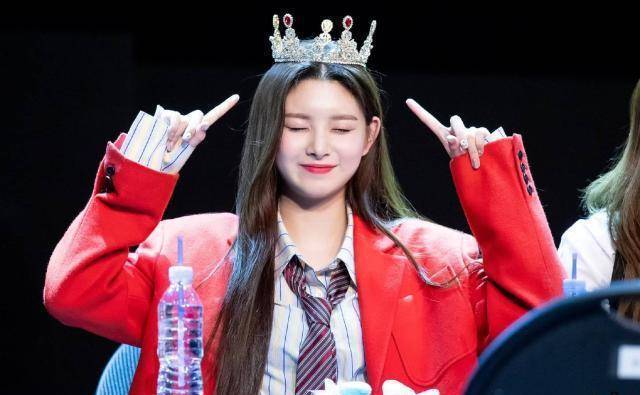 令人心动的大火女团都是00后了?看得心动吗?_姐姐_少男少女_金色