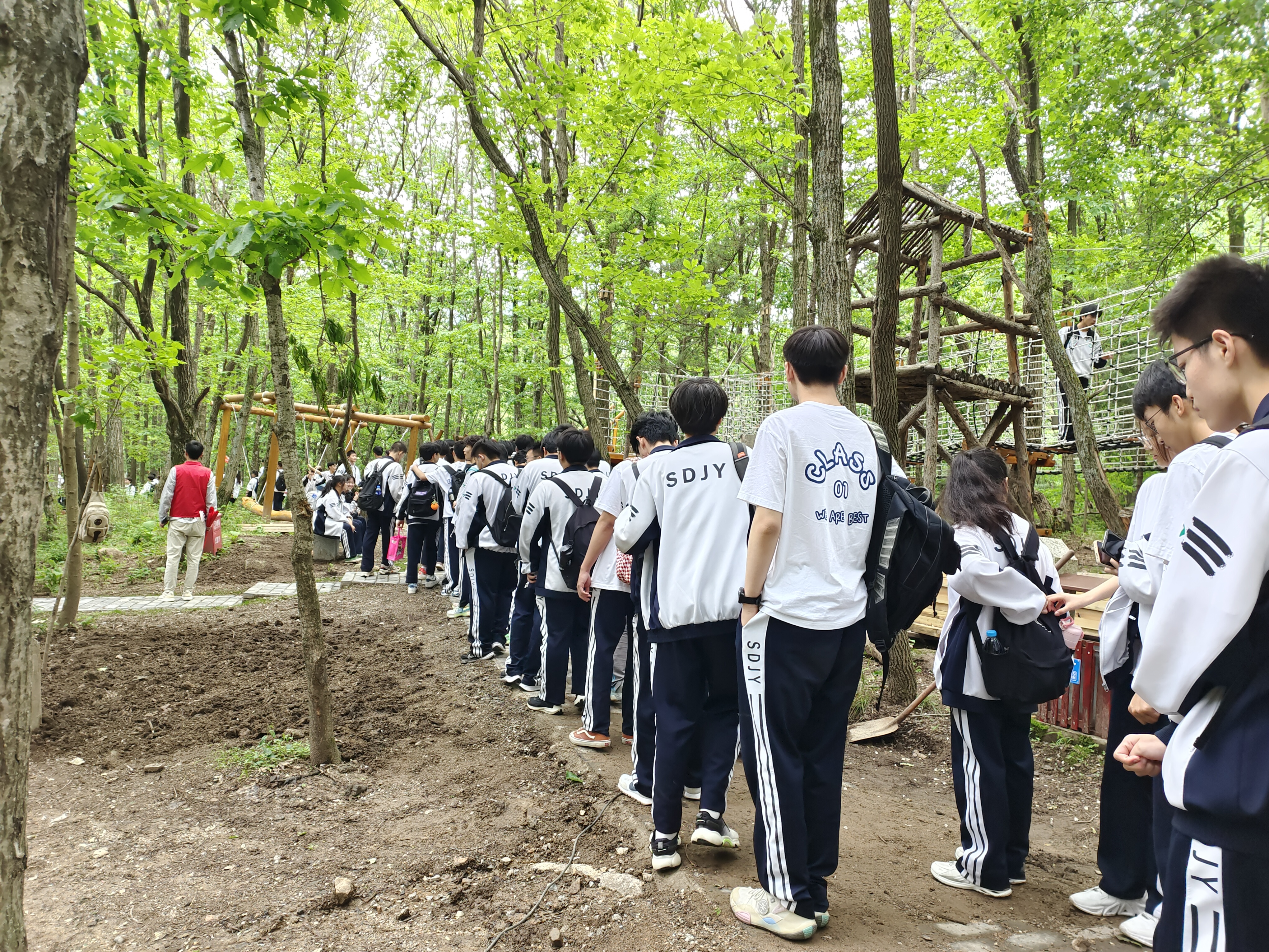 西安锦园中学高二年级赴朱雀国家森林公园开展研学旅行_劳动_活动