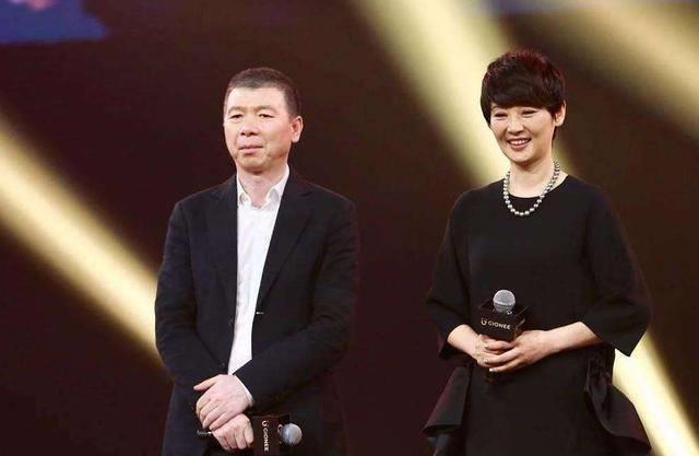 也是在结婚之后,徐帆显示出了旺夫的能力,冯小刚的电影越拍越顺利