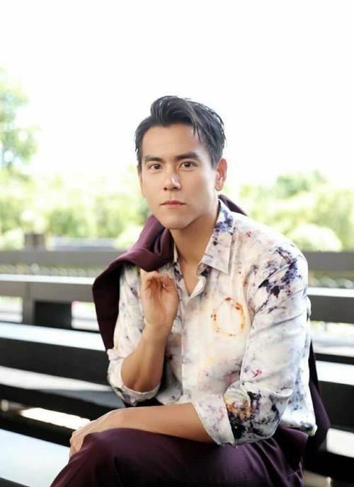 彭于晏李敏镐活动同框,一个表情就证明谁赢了,颜值还是靠对比_健身