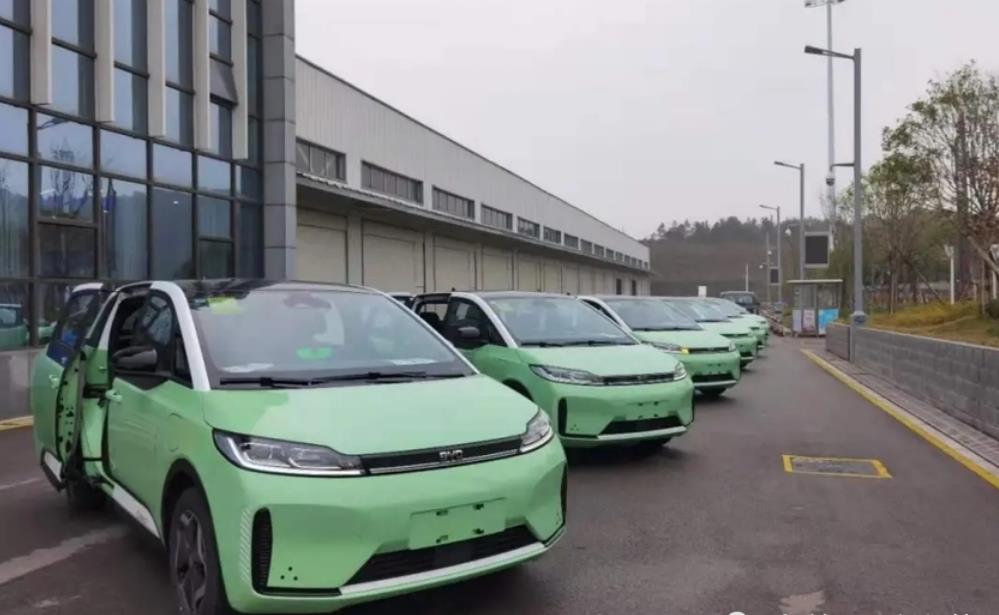 比亚迪"小绿"意外走红,定位mpv,配单边电滑门,续航418km!
