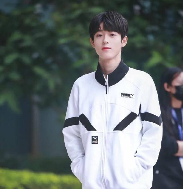 曝r1se踢馆创4,全员参与选秀,网友调侃:回炉重造吗?_团队_比赛_周震