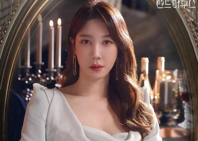 《顶楼》大火,她的财阀人生比剧中更狗血,隐婚14年还整容失败_李智雅