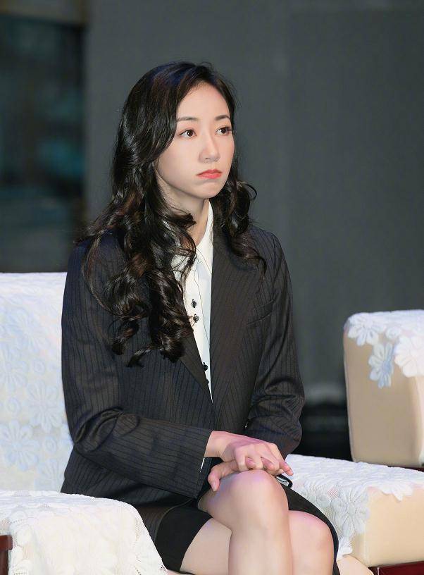 韩雪的动作成女星范本,教养是装不出来的_魅力_造型_黑色