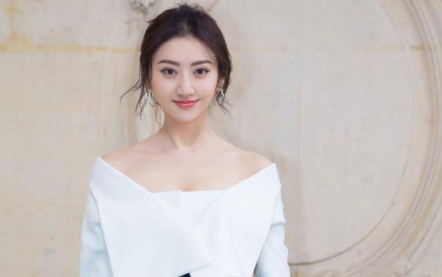 女星素颜照大公开,景甜美人胚子从小美到大,林允一脸青春气息_明星