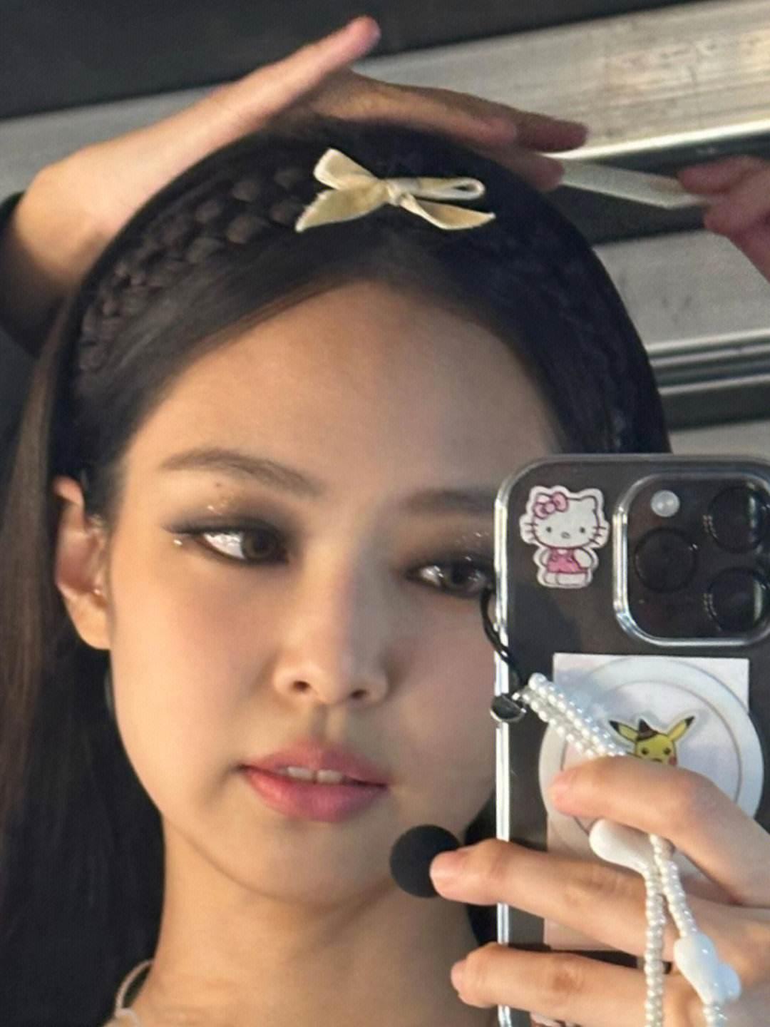 Jennie演唱会临时退出，难受大吐一天，朴彩英Lisa带全场喊她名字