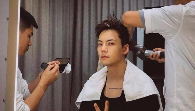 陈伟霆没演技?张彬彬酬劳低?许光汉买通稿?姨太问答_公司_资源_角色