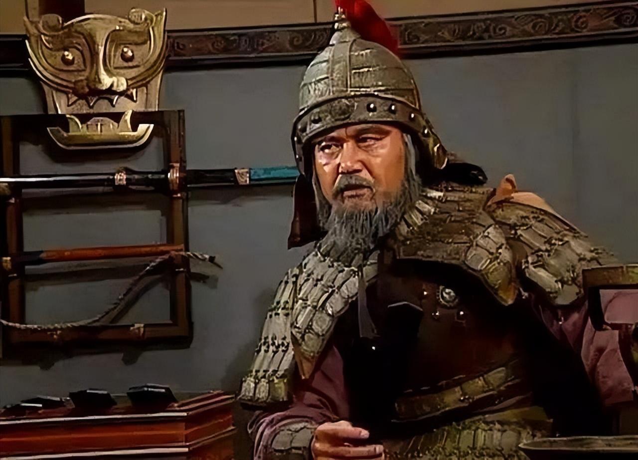 某一天,钟会偷偷的对司马昭说邓艾有谋反的心思,与此同时,卫瓘,胡烈和