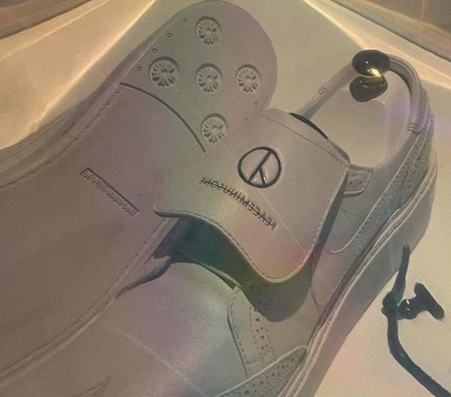 权志龙xnike新联名完整实物释出!网友:这还能起飞?_设计_细节_材质