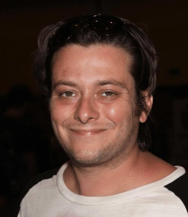 就是火爆一时的《哈利波特》系列,那个金发小坏男tom felton,小时候还