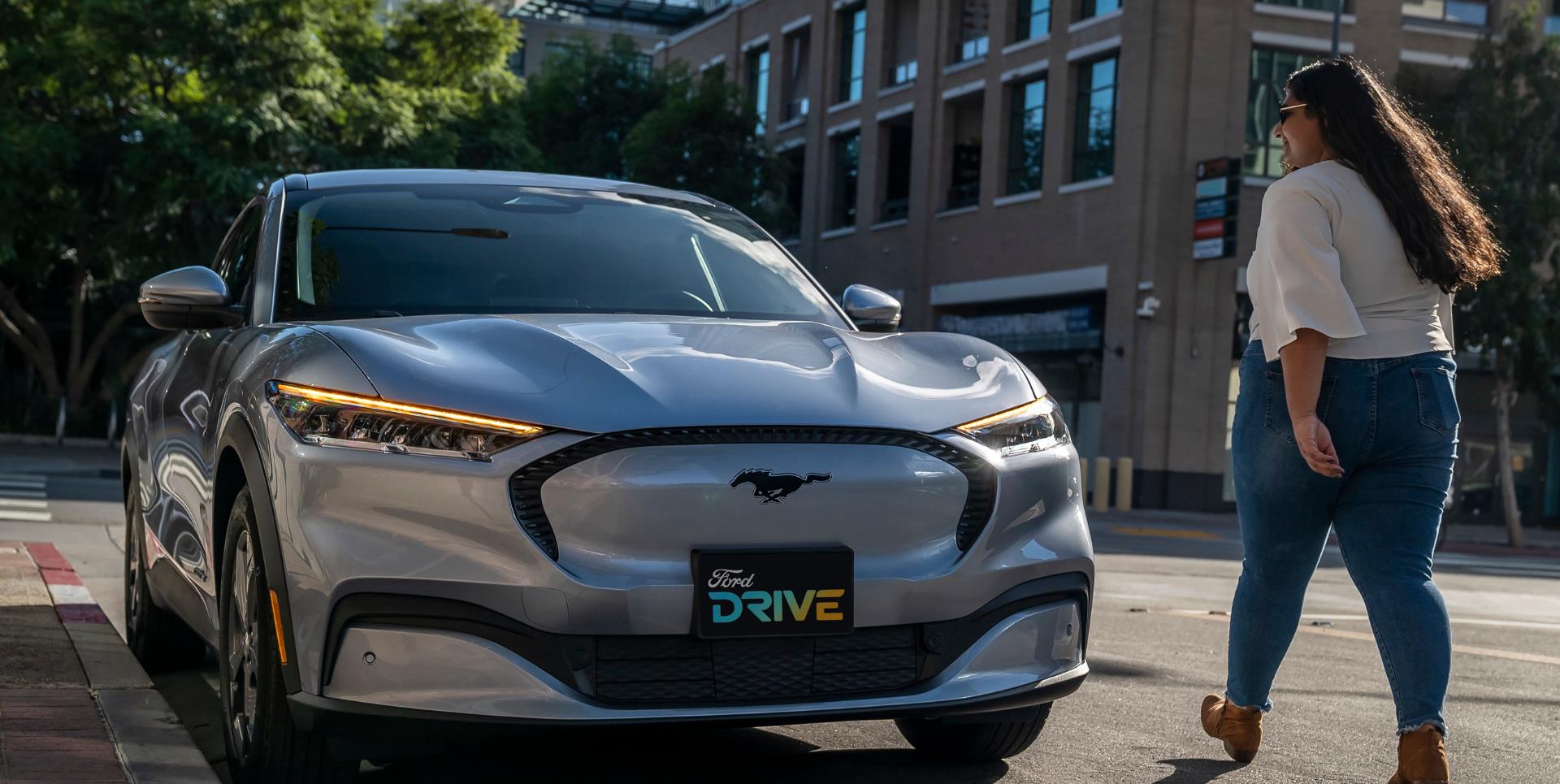 福特将允许加州Uber司机租用其野马Mach-E_搜狐网