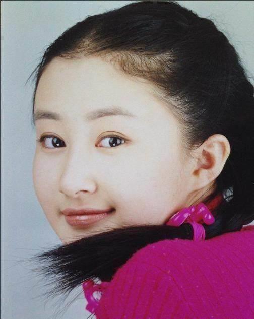 舒畅小时候珍贵照片,俏皮可爱太活泼,纯天然的面孔美了30年!