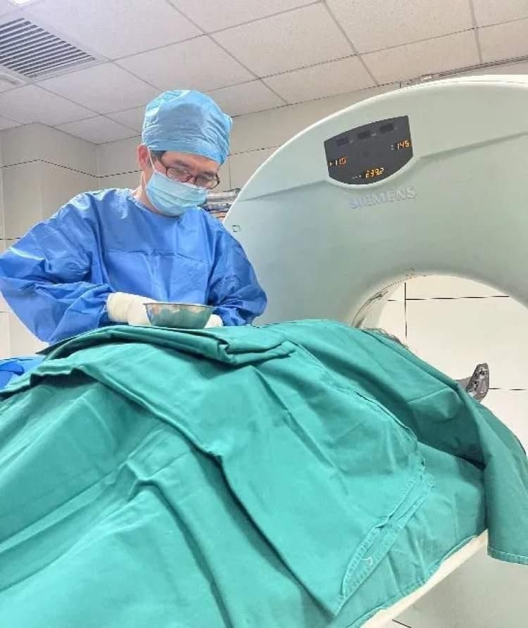 多科联合手术，成功治疗严重腰椎间盘突出症-多节腰椎间盘突出手术