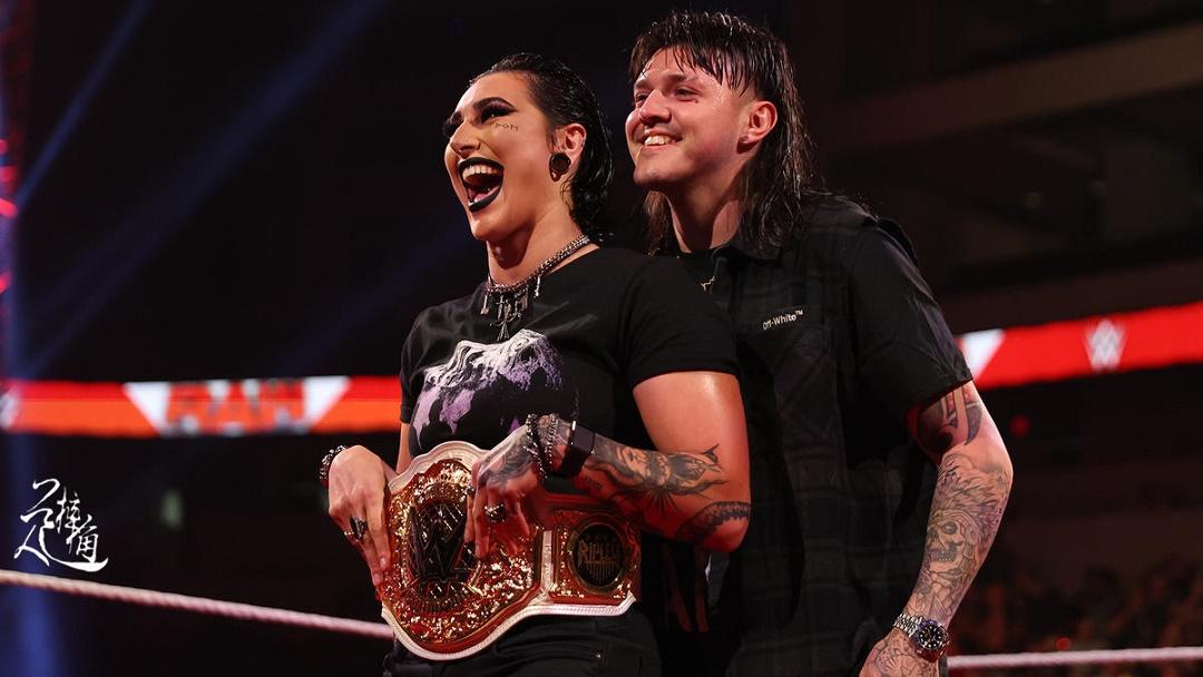 wwe首次推出女子"世界"冠军头衔,男子合约阶梯赛名单已满!