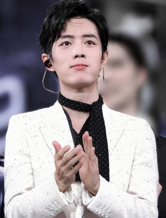 肖战是一位敢于追求梦想的90后,于1991出生,他的家乡是重庆市一个具有