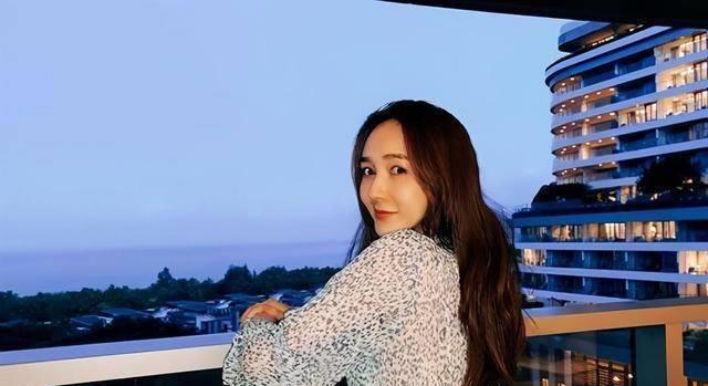 沈梦辰曝艺人朋友爱装阔,靳梦佳发文澄清,杨迪透露是男的_字幕_驾照