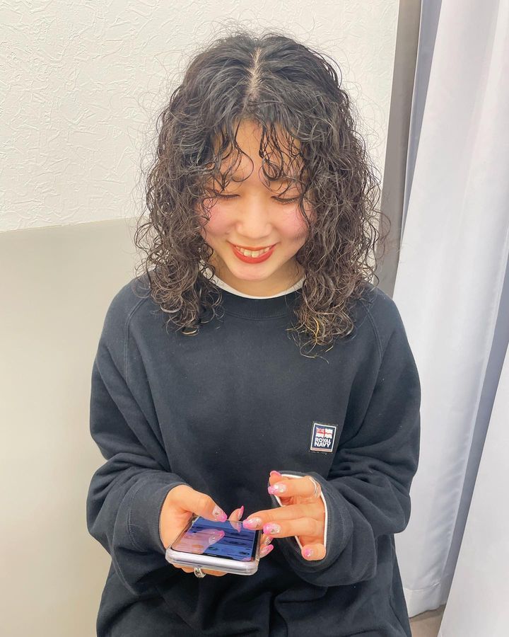 头发细软少全,就选全头卷烫发,显发量又洋气_发型_卷发_棕色