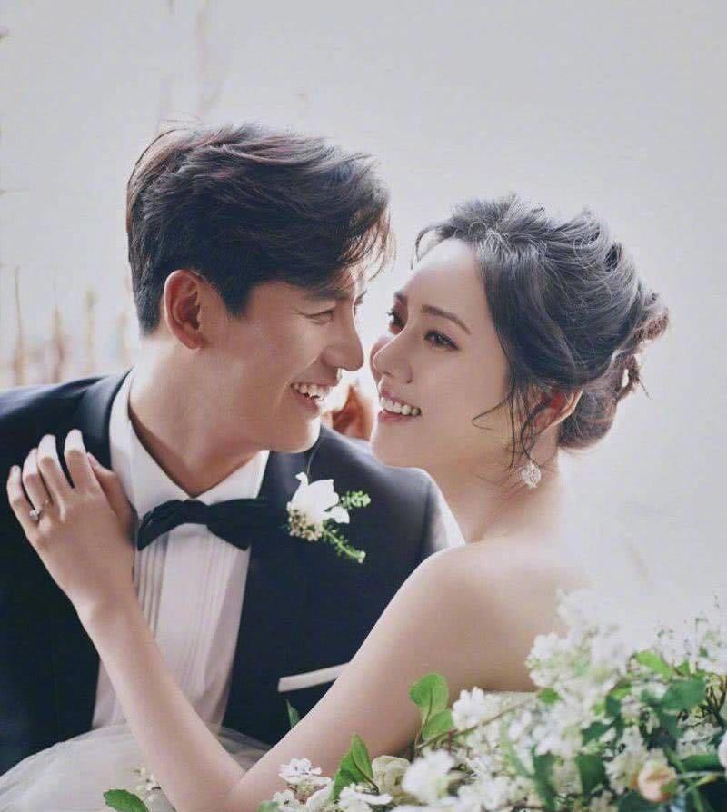 世贤参加品如婚礼合影,凌潇肃不小心曝光儿子真容,父子复制粘贴_朋友