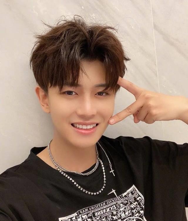 四线男演员承认生娃,却不提伴侣姓名,还是当年这三位够爷们_鹿晗认