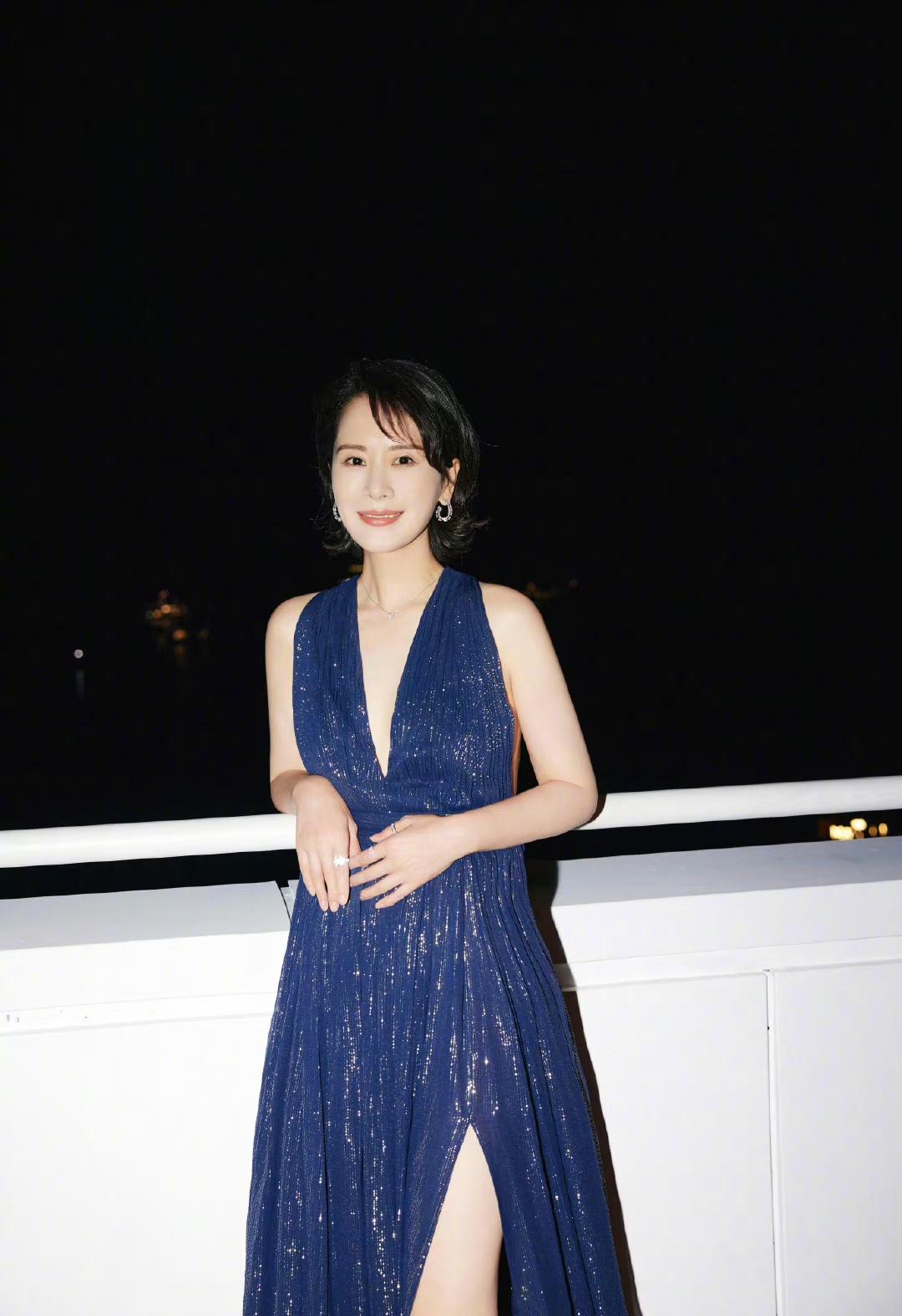 46海清仪态真牛!五套礼服上身,瞬间成为"顶级名流"!_女士_年龄_女性