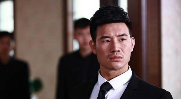 说它像"低配版"《战狼2》都有点"碰瓷"_谢孟伟_突击_猎鹰