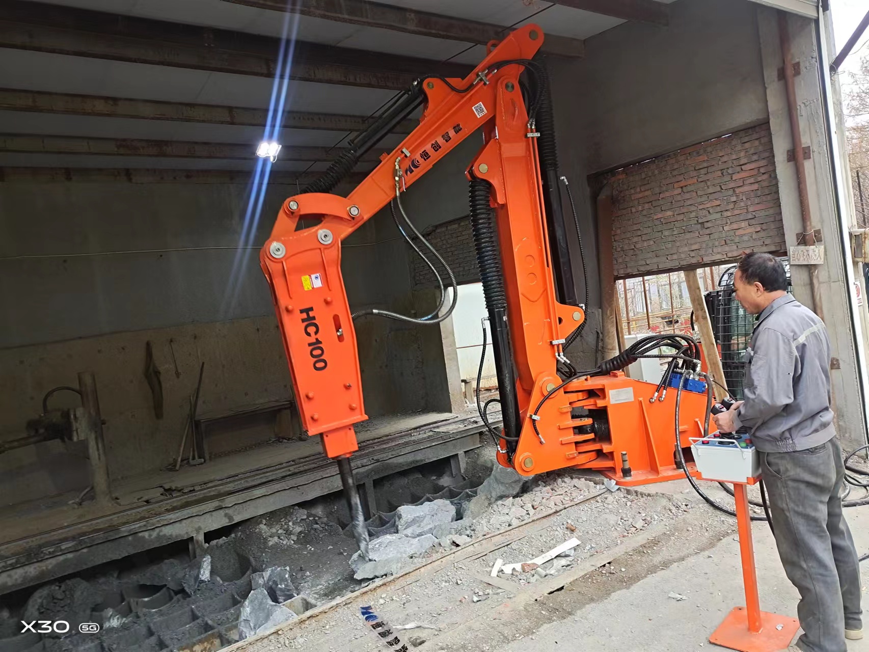 固定式液压碎石机金属矿山应用_山格_石块_机械