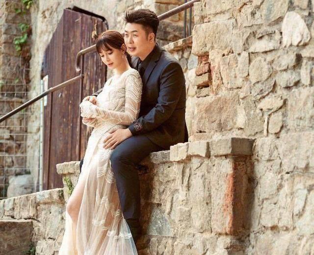 沈梦辰第三次晒婚纱写真,杜海涛蹲地拍太殷勤,两人疑喜事将近?