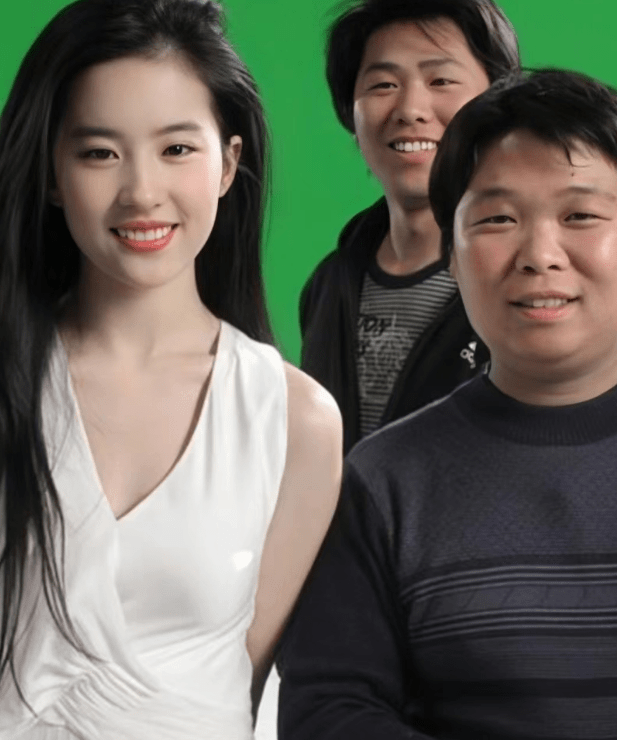 的确,这些年刘亦菲和曾轶可已经再未同框,刘亦菲依然是无数人心中的"