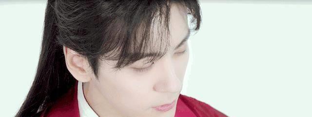 看着不知所措的大巫,七爷笑道:"好了乌溪,既是温公子的一番心意,你就