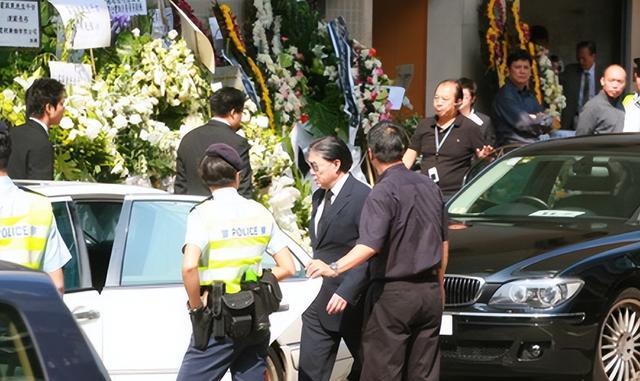 霍启刚手捧遗像,何鸿燊和李嘉诚扶灵,待遇堪比国葬_国家_西方_香港