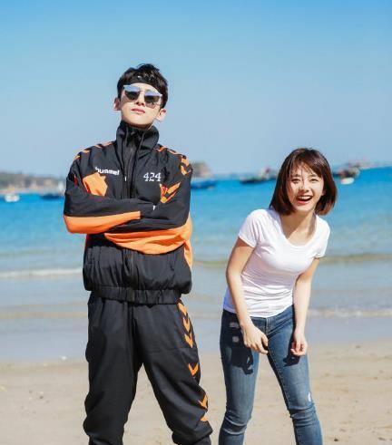 大白敬亭4岁,演情侣却毫无违和感_黑色_合作_穿着