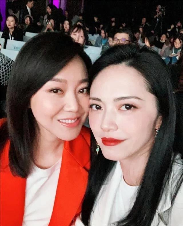 佟掌柜郭女侠16年后聚首,闫妮姚晨山海情同框,网友:爷青回_剧中_武林