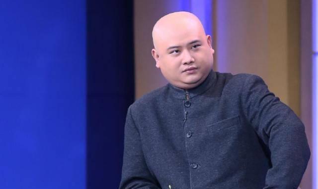 更不像小品,有点"不伦不类",而且他讲的那些内容和孙建弘的就完全不